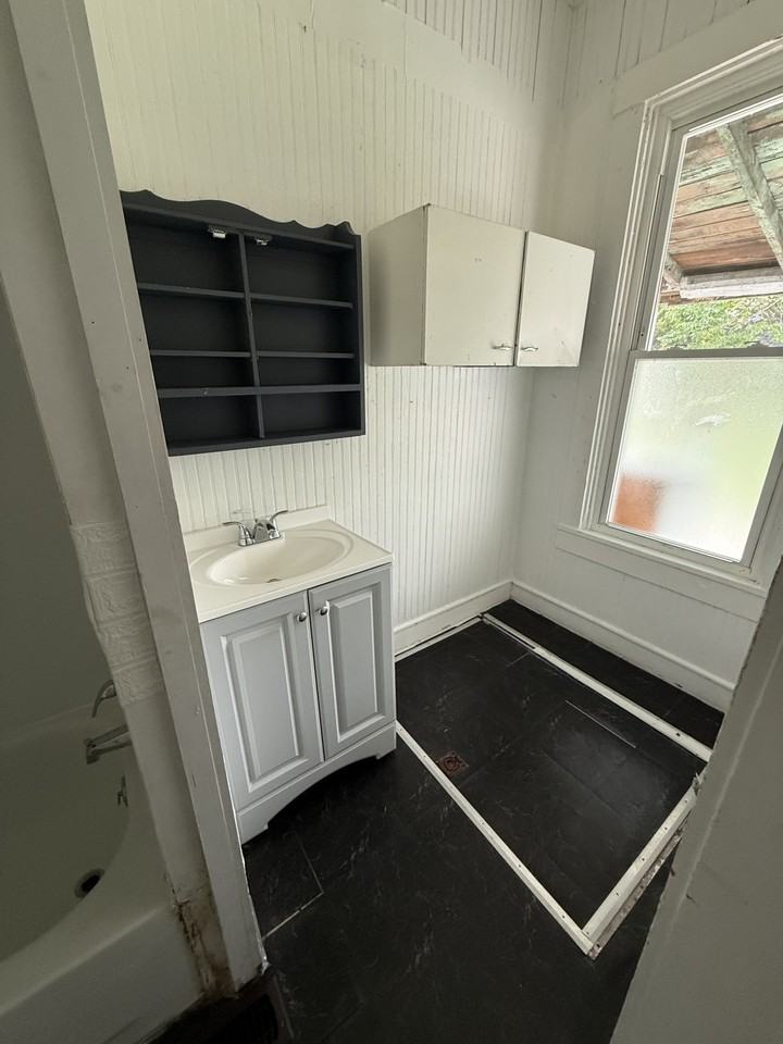 243 Chestnut Avenue - Photo 5 of 6