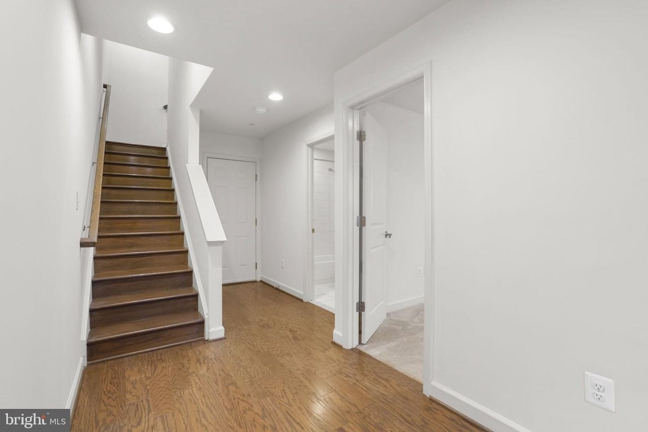 9811 Wood Glen Ter - Photo 2 of 44
