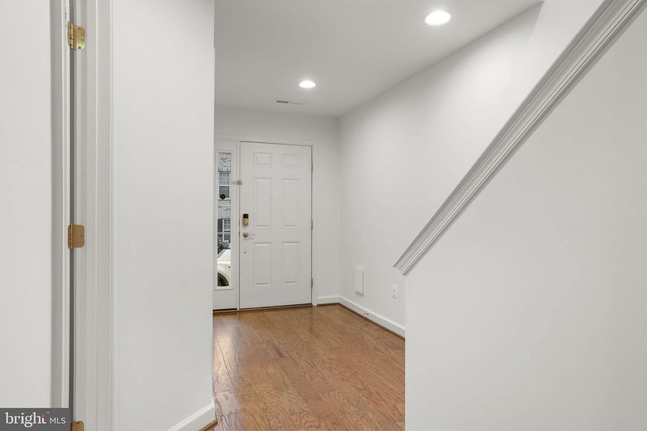 9811 Wood Glen Ter - Photo 3 of 44