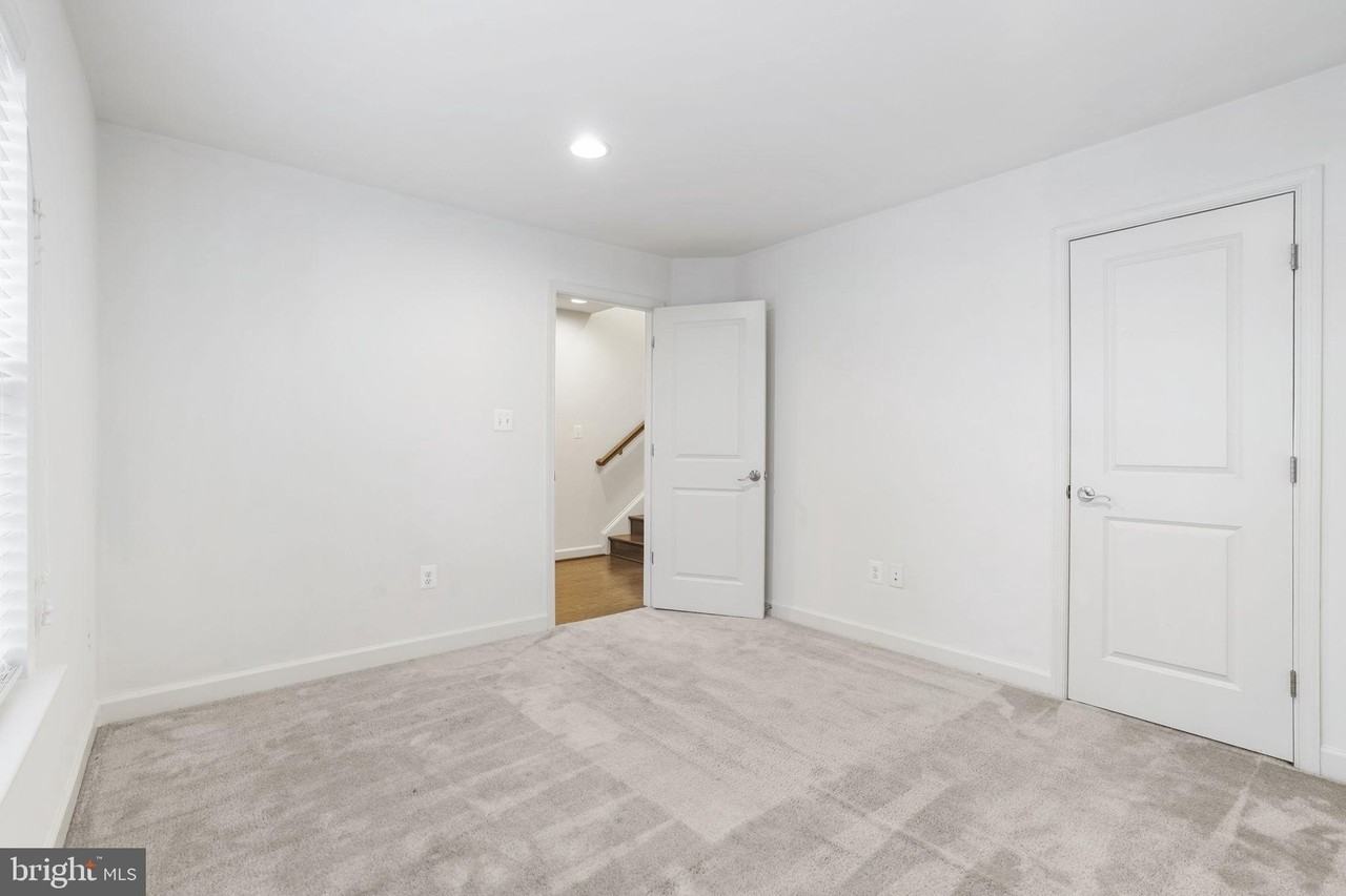 9811 Wood Glen Ter - Photo 5 of 44