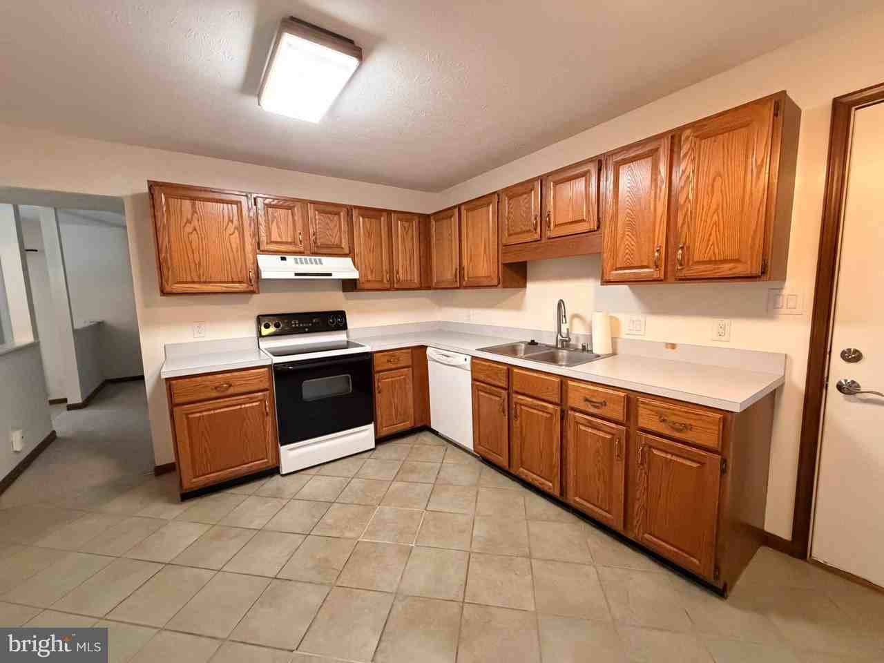 23236 Hickory Nut Dr - Photo 4 of 23