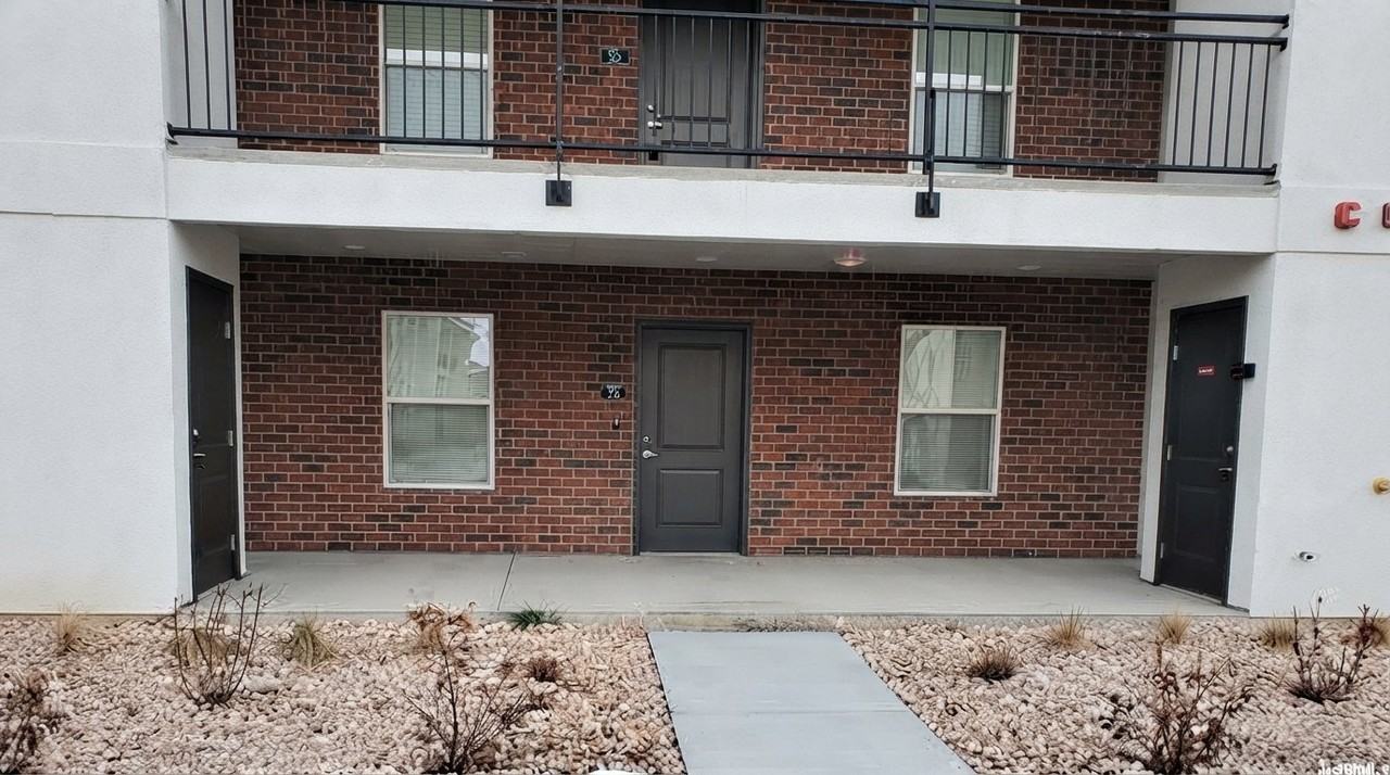 572 Southwest, #E103 - Photo 2 of 19