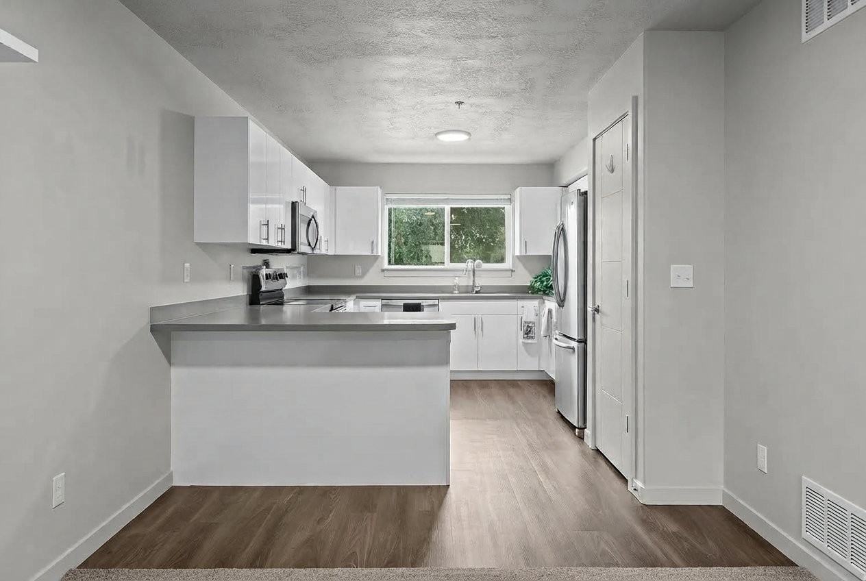 572 Southwest, #E103 - Photo 5 of 19