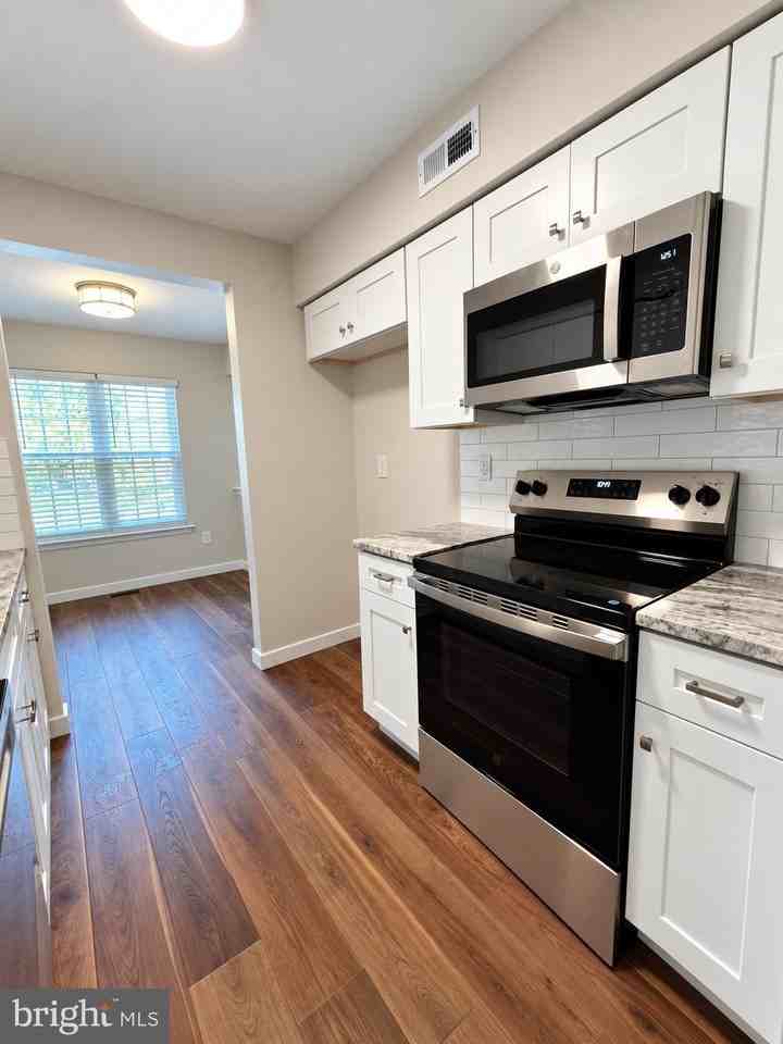 74 Farnwood Rd - Photo 4 of 12