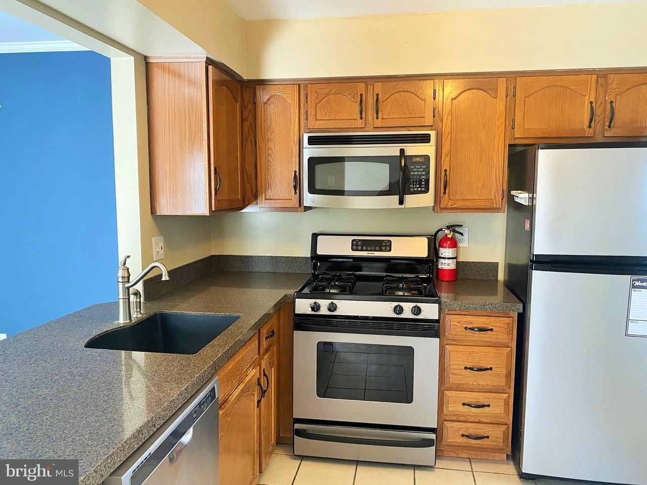 1906 Sedgefield Dr #B - Photo 7 of 26