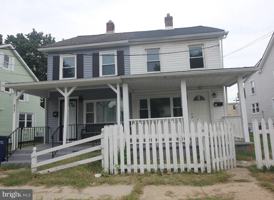 featured image of 825 W 2nd St