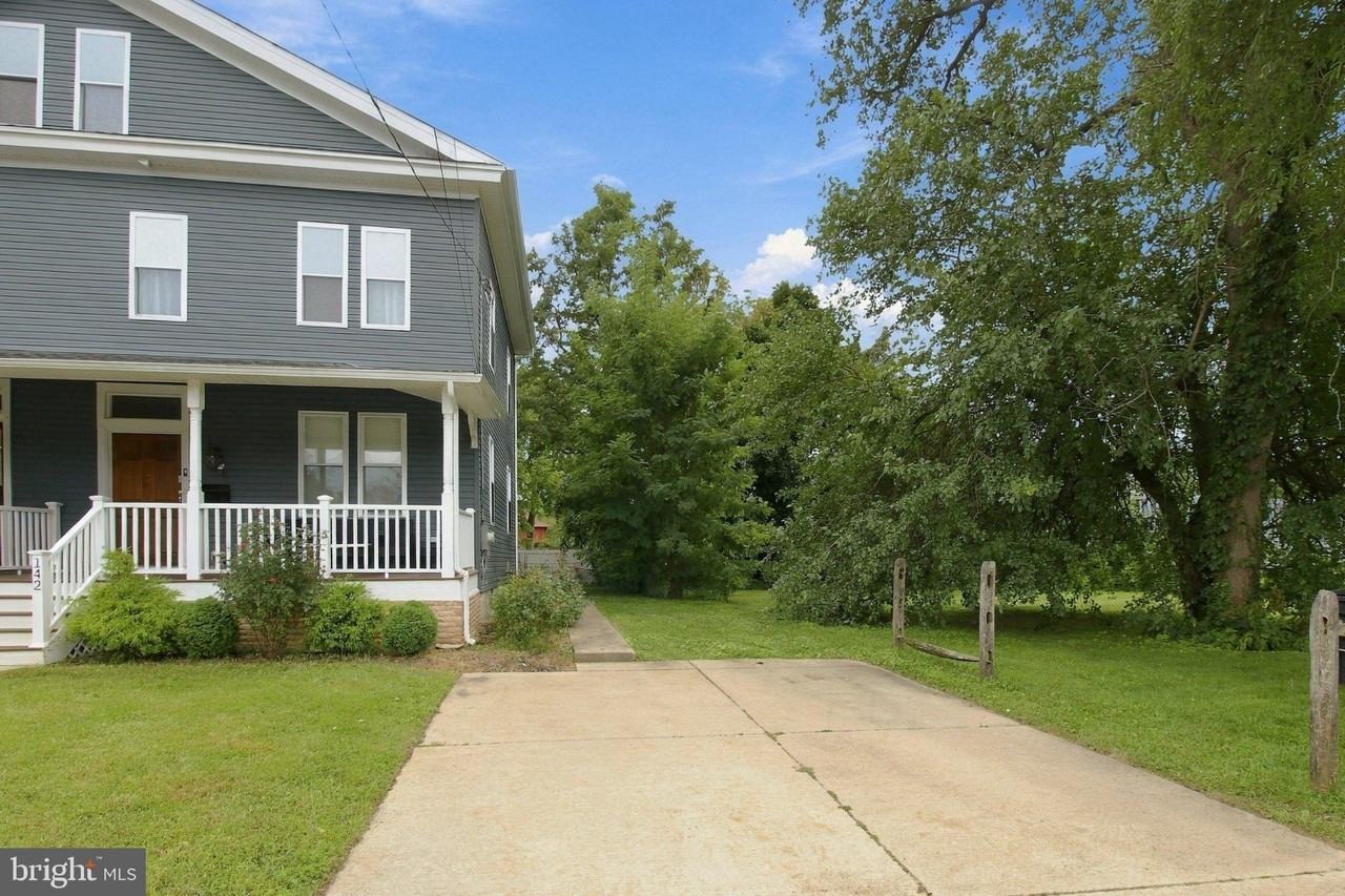 142 Snyder Pl - Photo 2 of 21