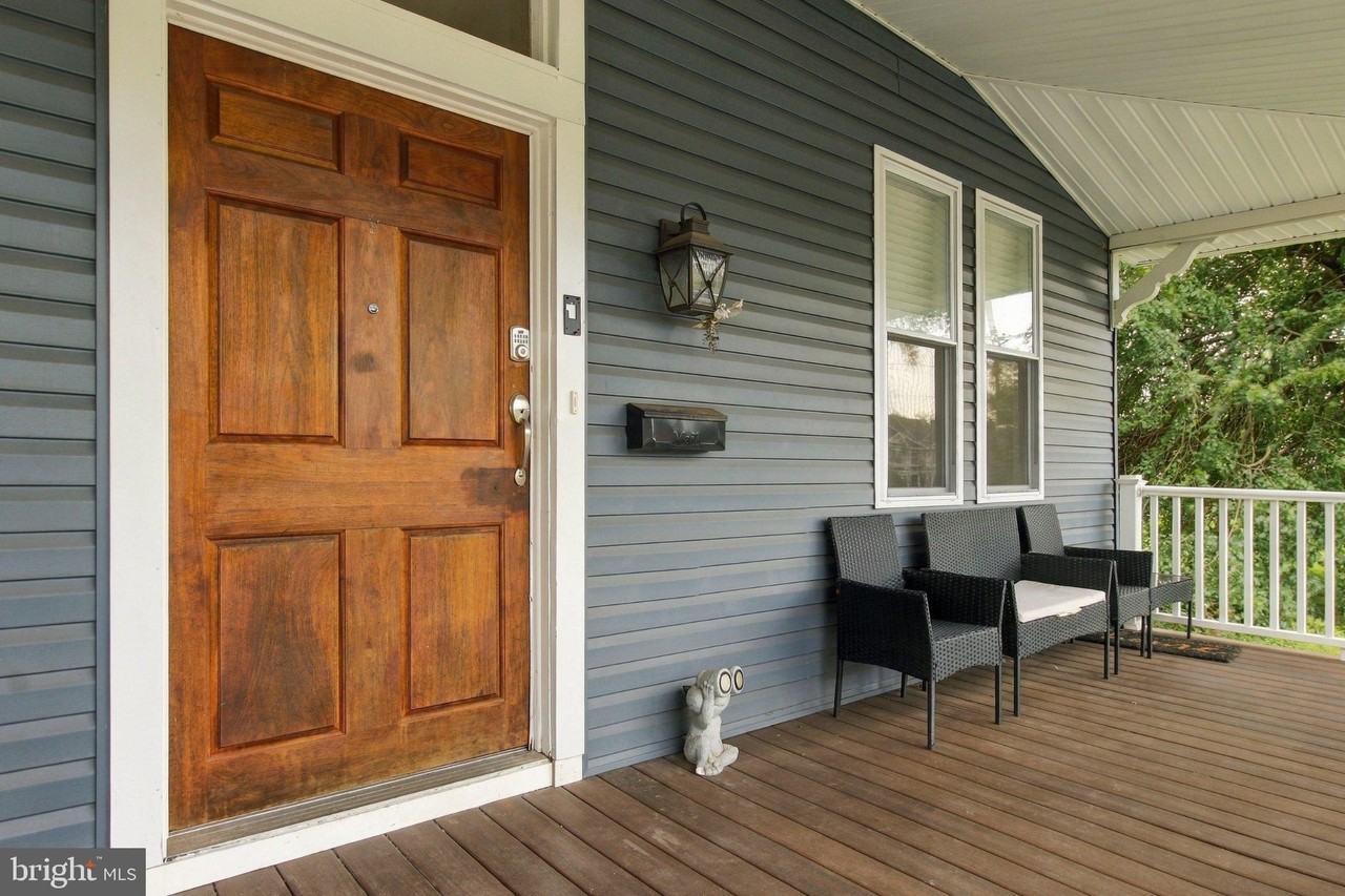 142 Snyder Pl - Photo 3 of 21