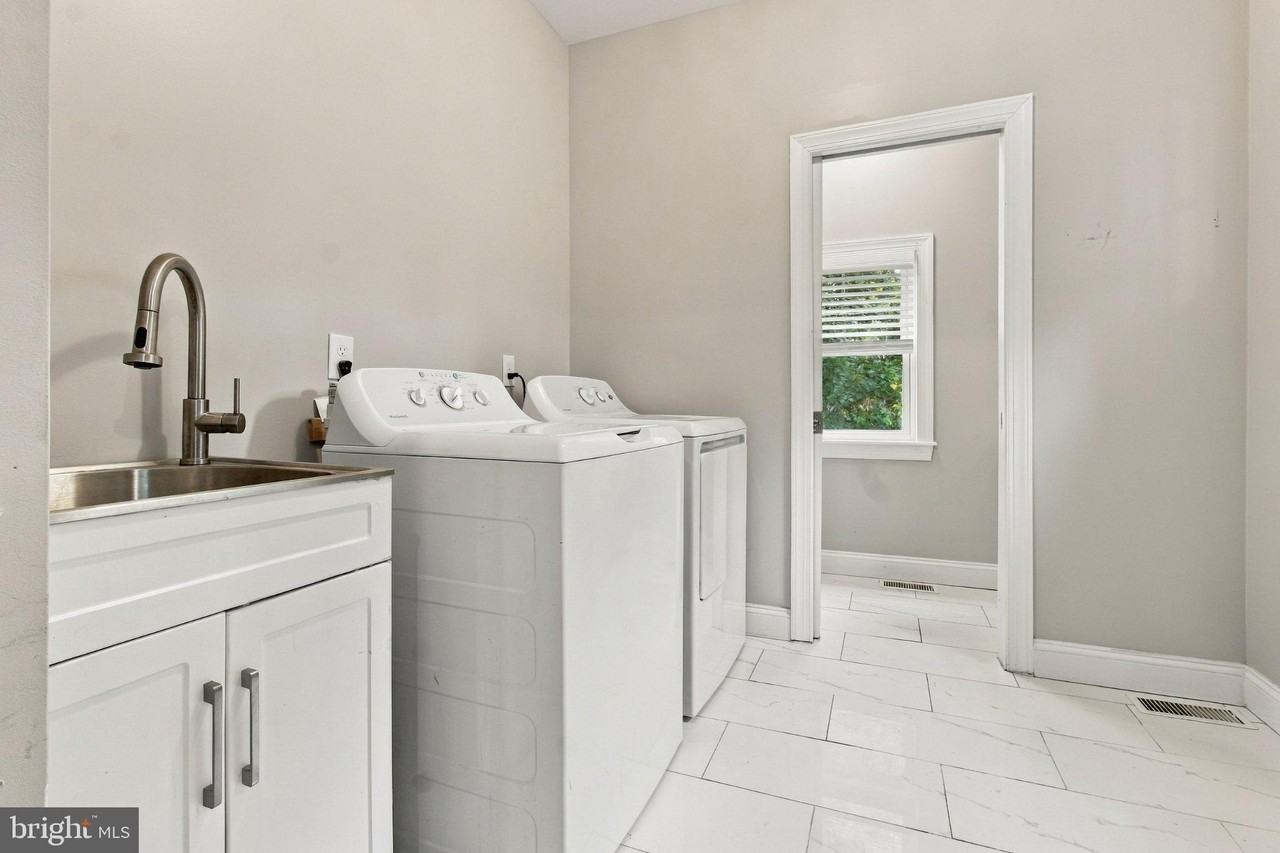142 Snyder Pl - Photo 6 of 21
