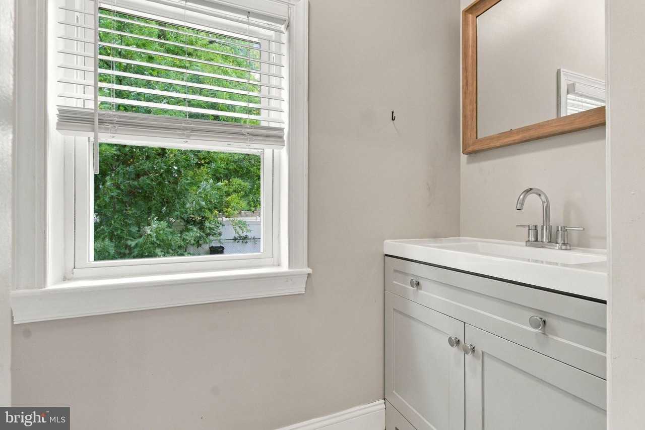 142 Snyder Pl - Photo 7 of 21