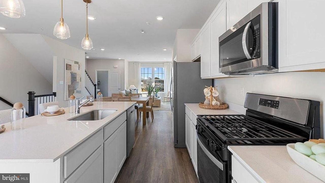 9 Spencer Way - Photo 5 of 14