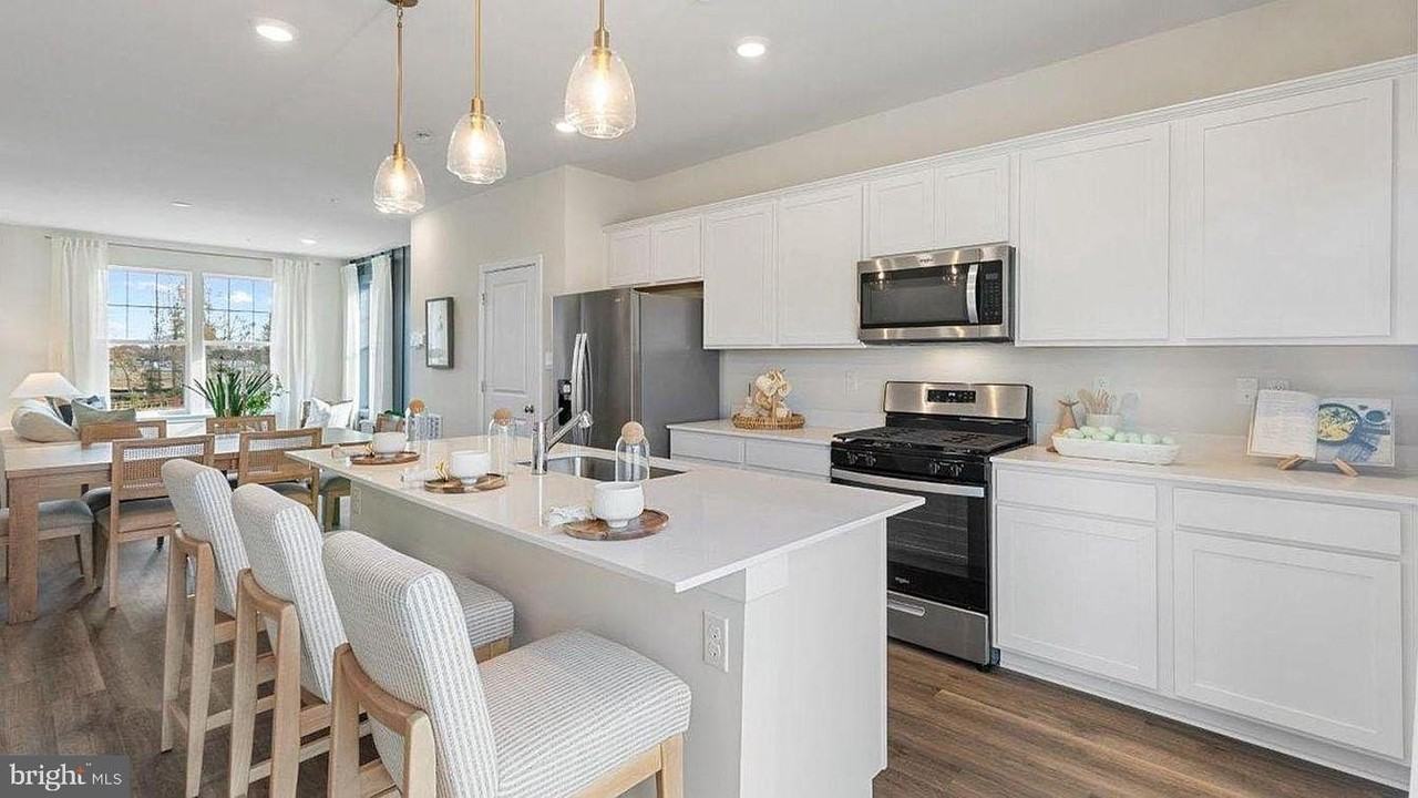 11 Spencer Way - Photo 3 of 17