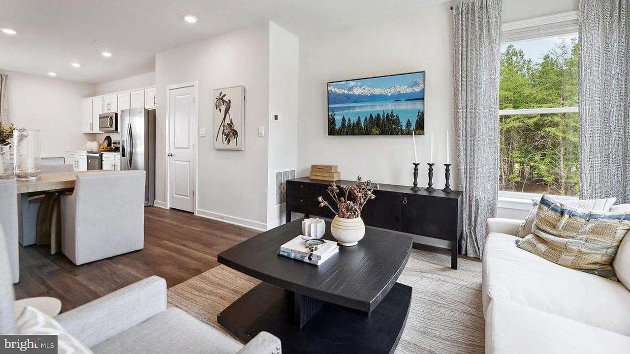 11 Spencer Way - Photo 4 of 17