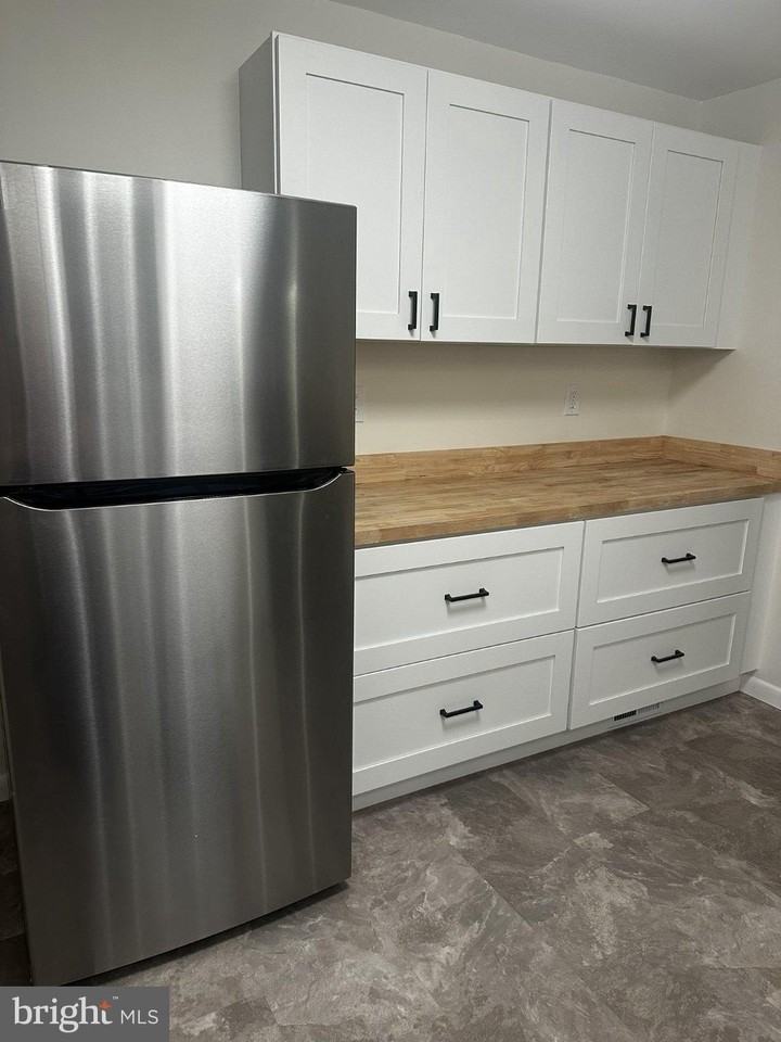 51 Wallace Rd - Photo 4 of 13