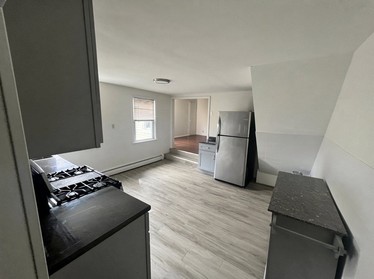 180 Chestnut St #2 - Photo 7 of 9