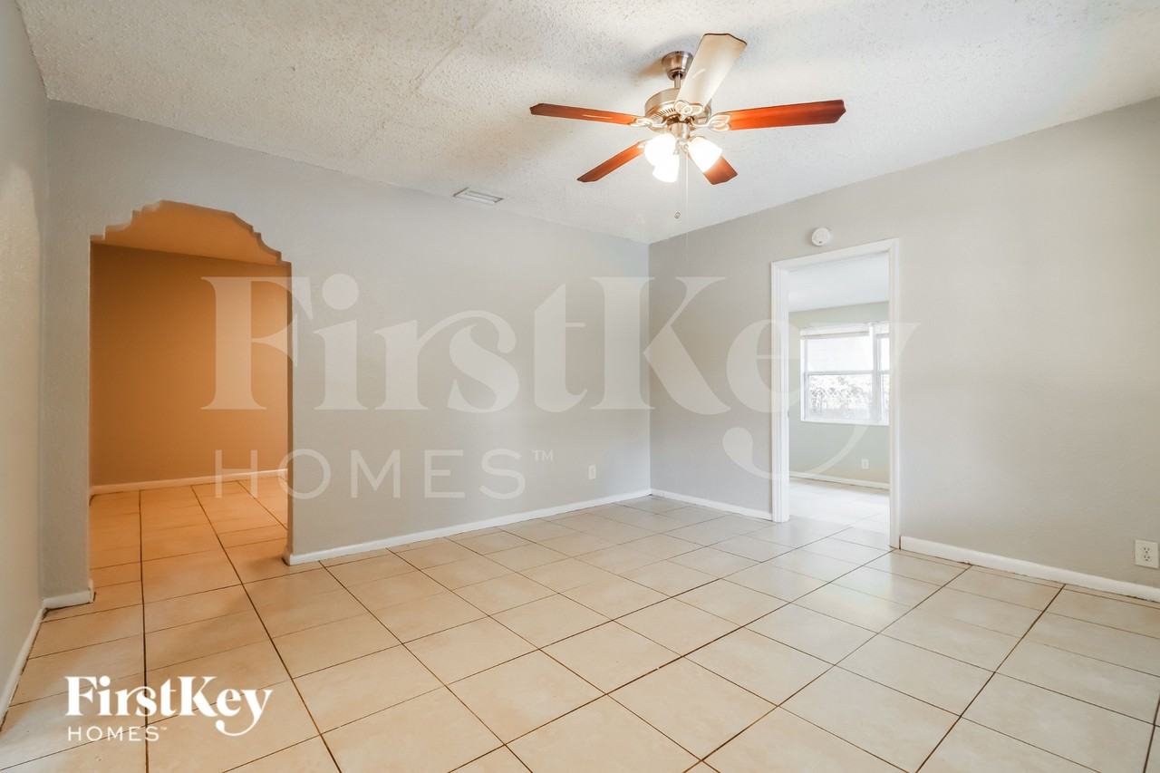 3408 E 33rd Ave - Photo 4 of 17