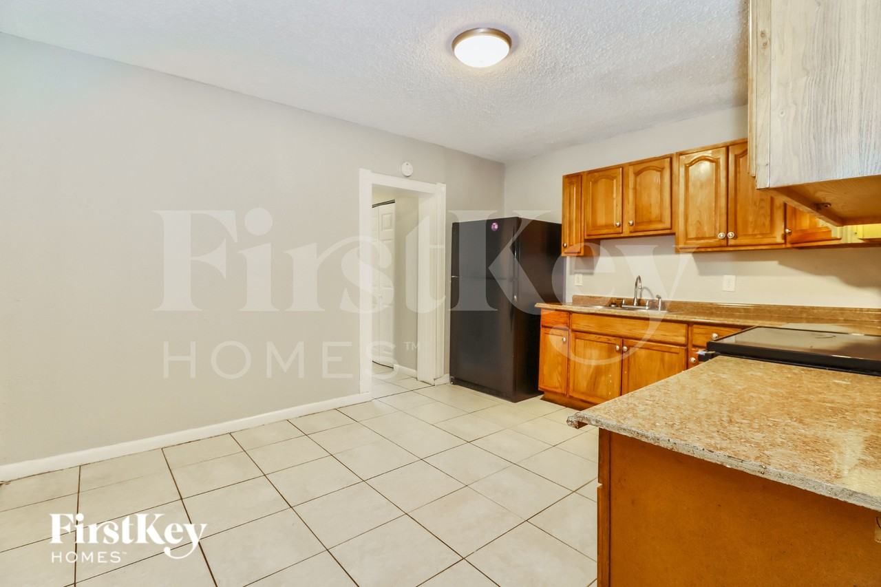 3408 E 33rd Ave - Photo 5 of 17