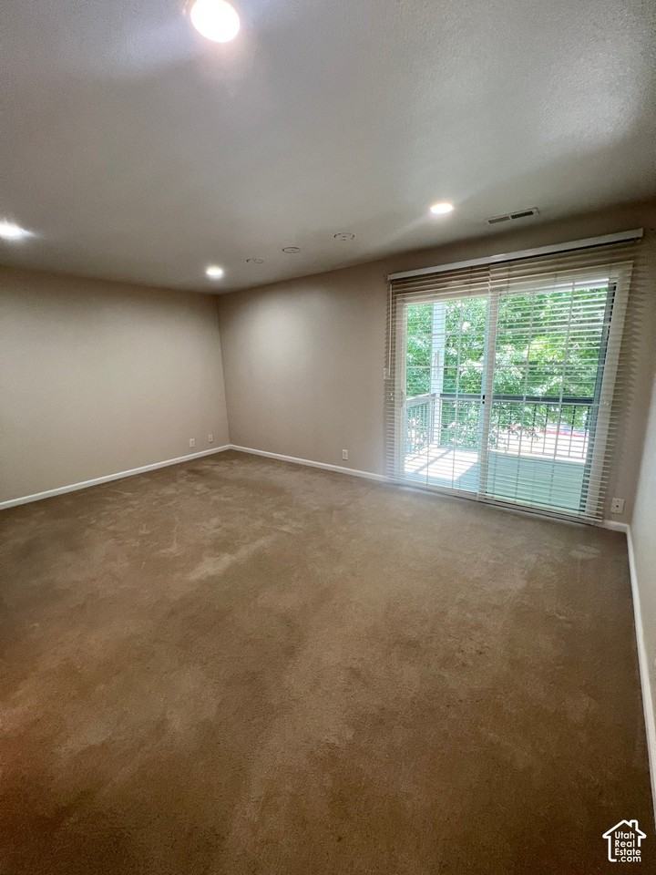 650 E St #B - Photo 4 of 20
