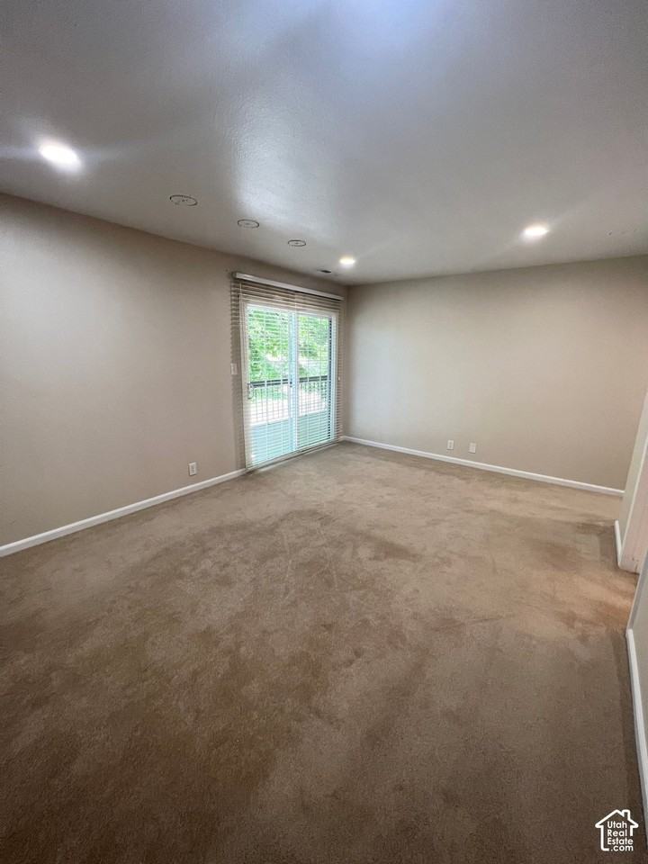 650 E St #B - Photo 5 of 20