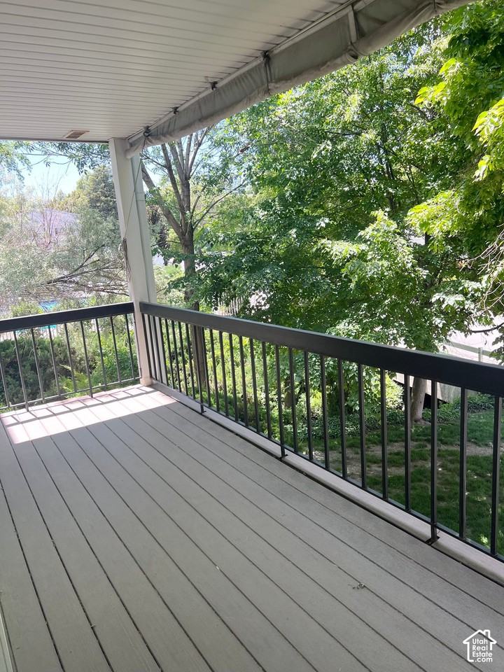 650 E St #B - Photo 6 of 20