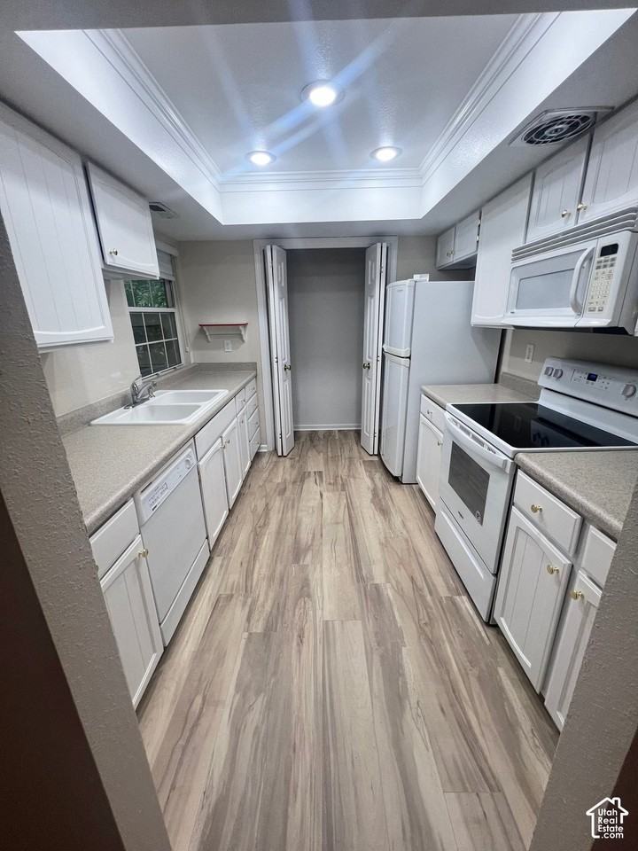 650 E St #B - Photo 7 of 20
