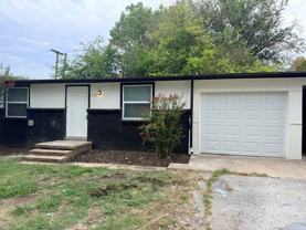 513 W Lansing St - Photo 1 of 1