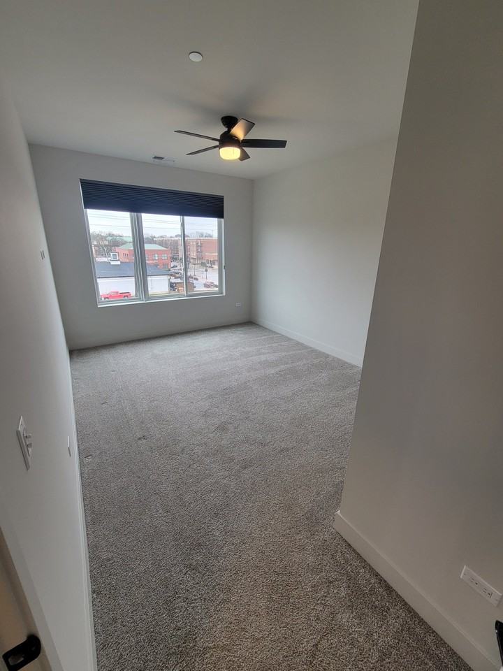 302 W Liberty Dr #404 - Photo 3 of 9