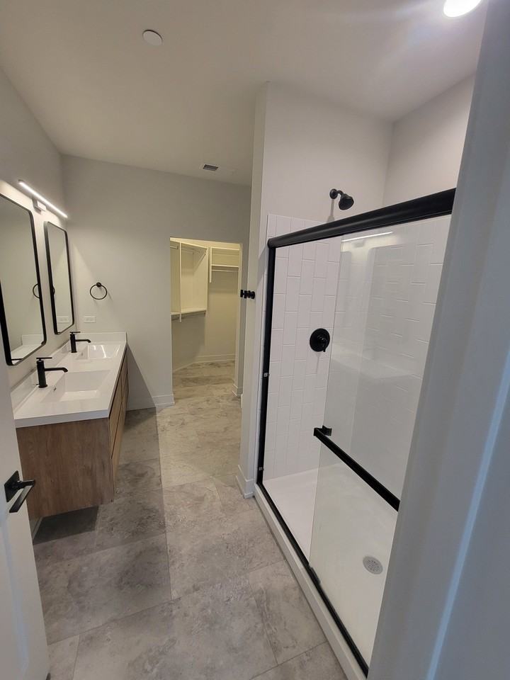 302 W Liberty Dr #404 - Photo 4 of 9