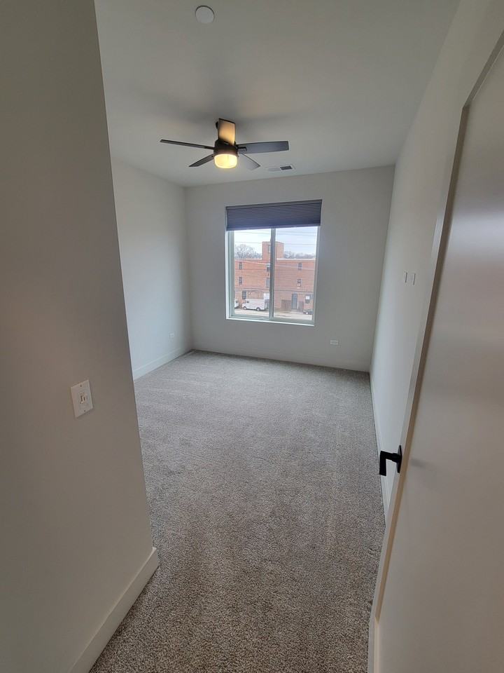 302 W Liberty Dr #404 - Photo 6 of 9