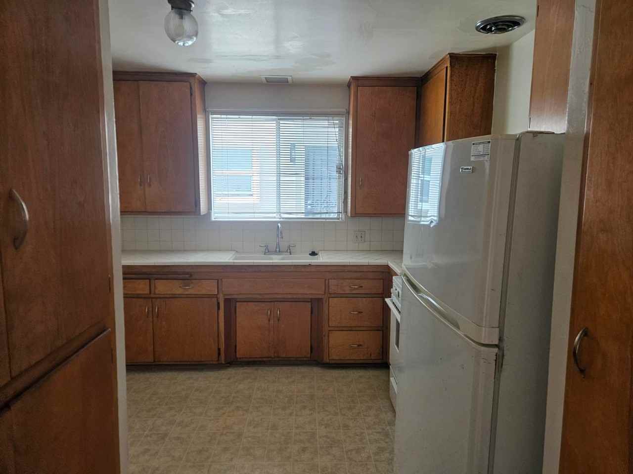 1101 E Carson St - Photo 4 of 7
