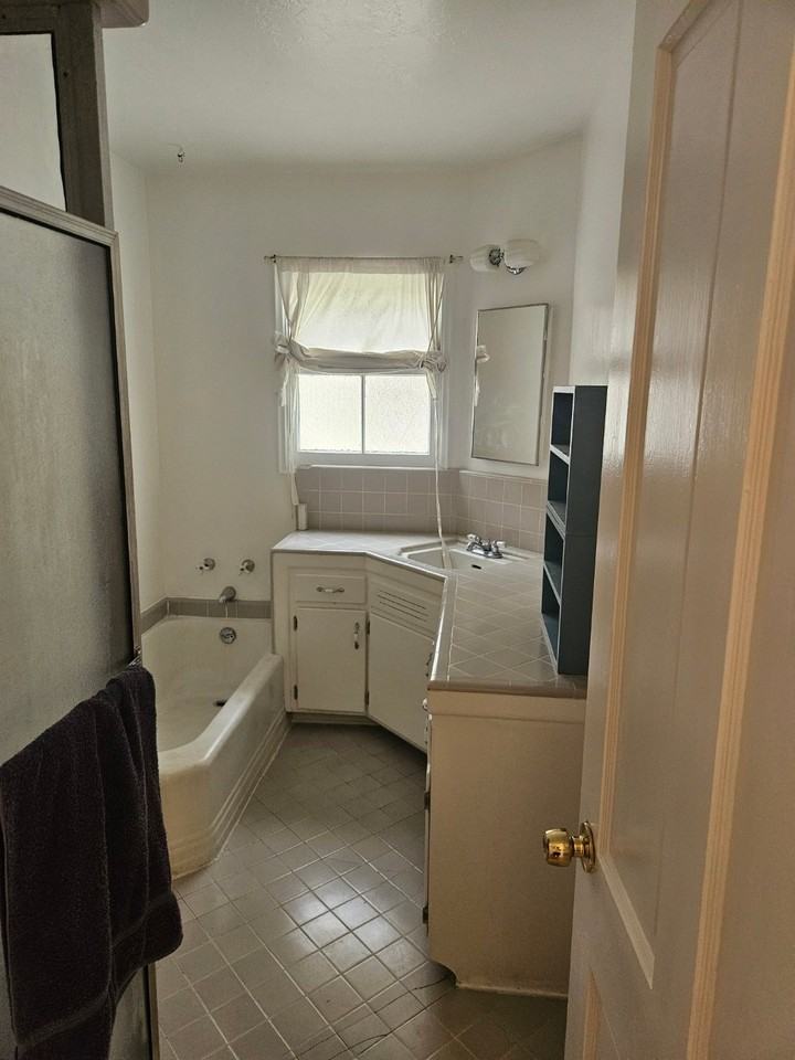 1101 E Carson St - Photo 6 of 7