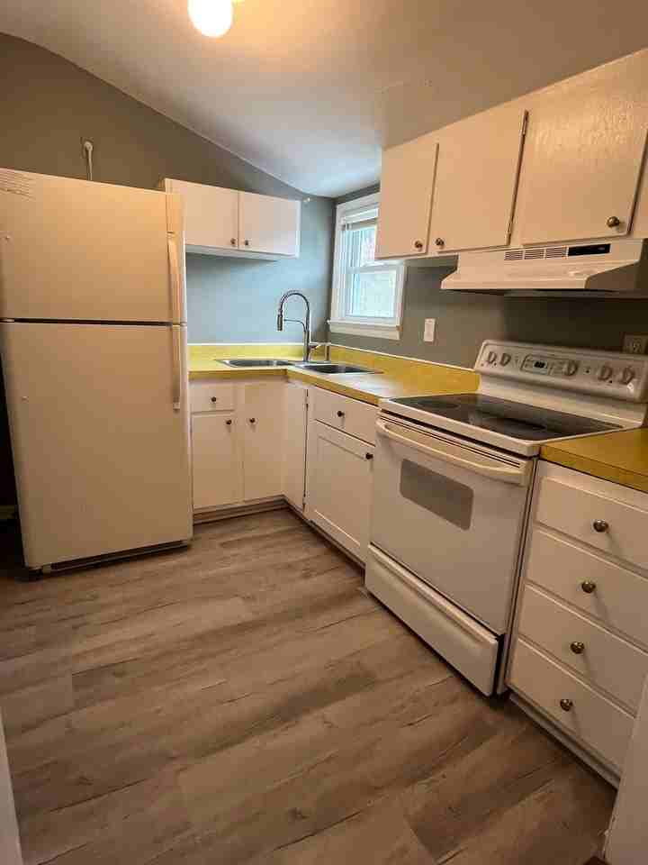 12324 Greenspring Ave #B - Photo 6 of 7