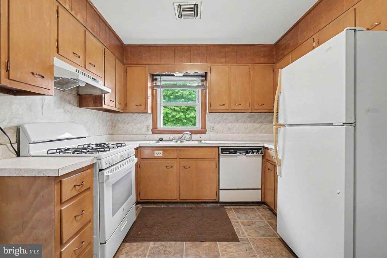 4800 Creekview Rd - Photo 3 of 11