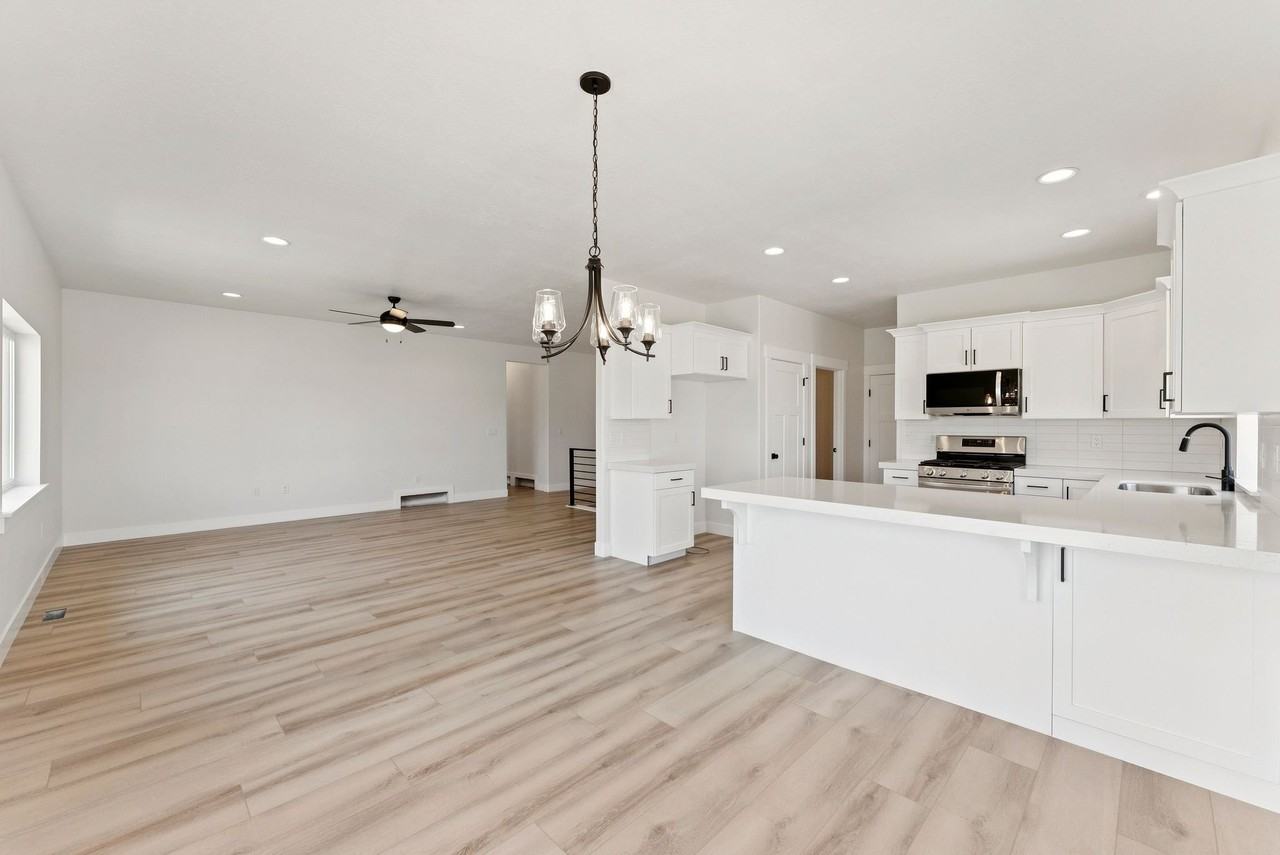 3634 S Macy Ln - Photo 4 of 19