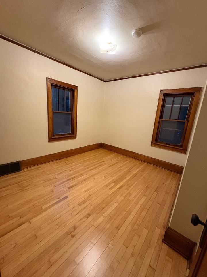 914 E Townsend St - Photo 2 of 13