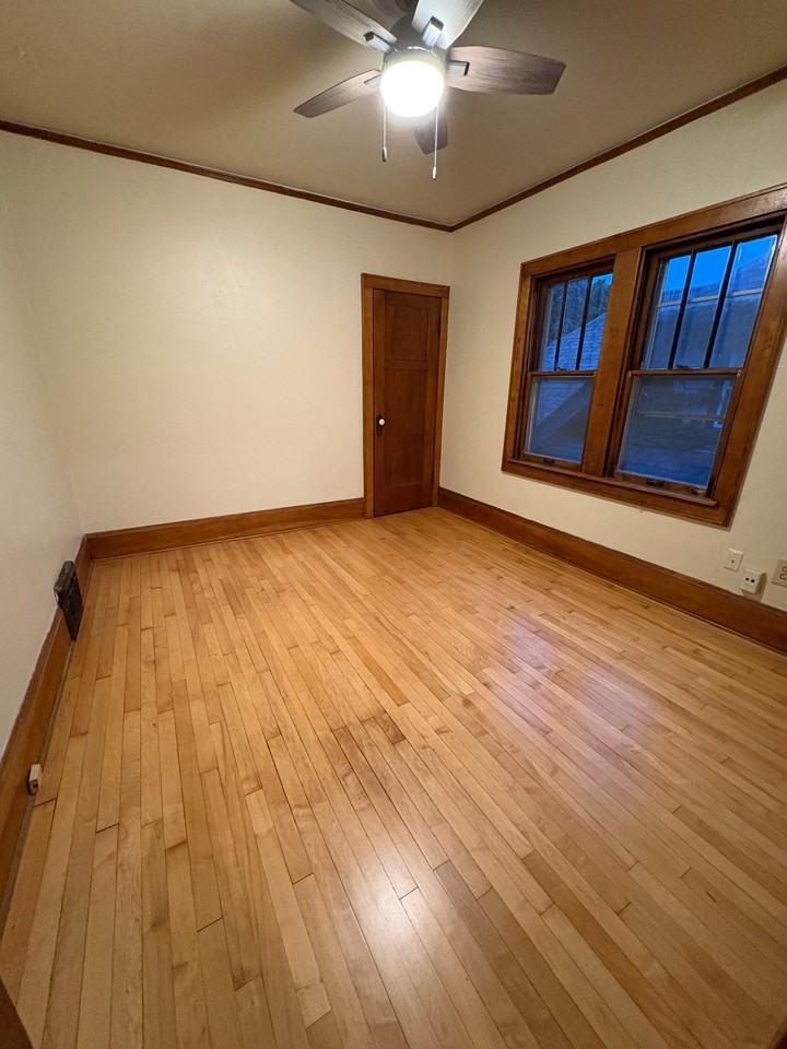 914 E Townsend St - Photo 4 of 13