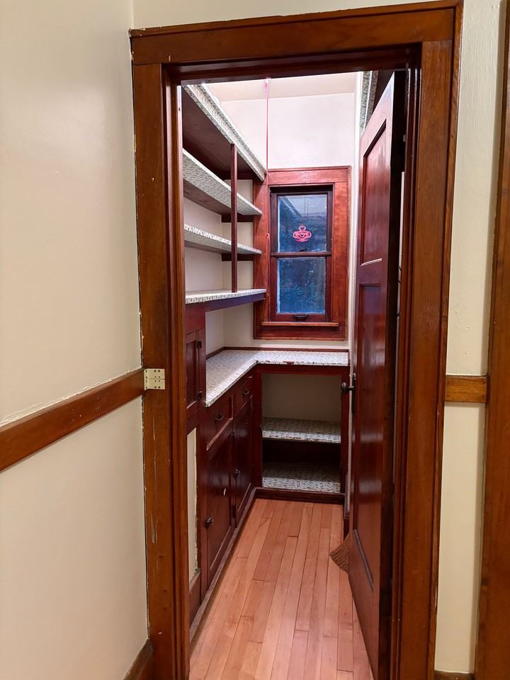 914 E Townsend St - Photo 5 of 13