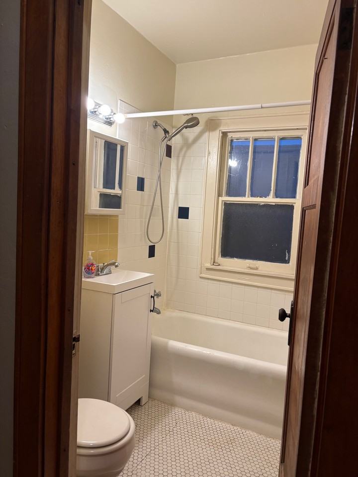 914 E Townsend St - Photo 6 of 13