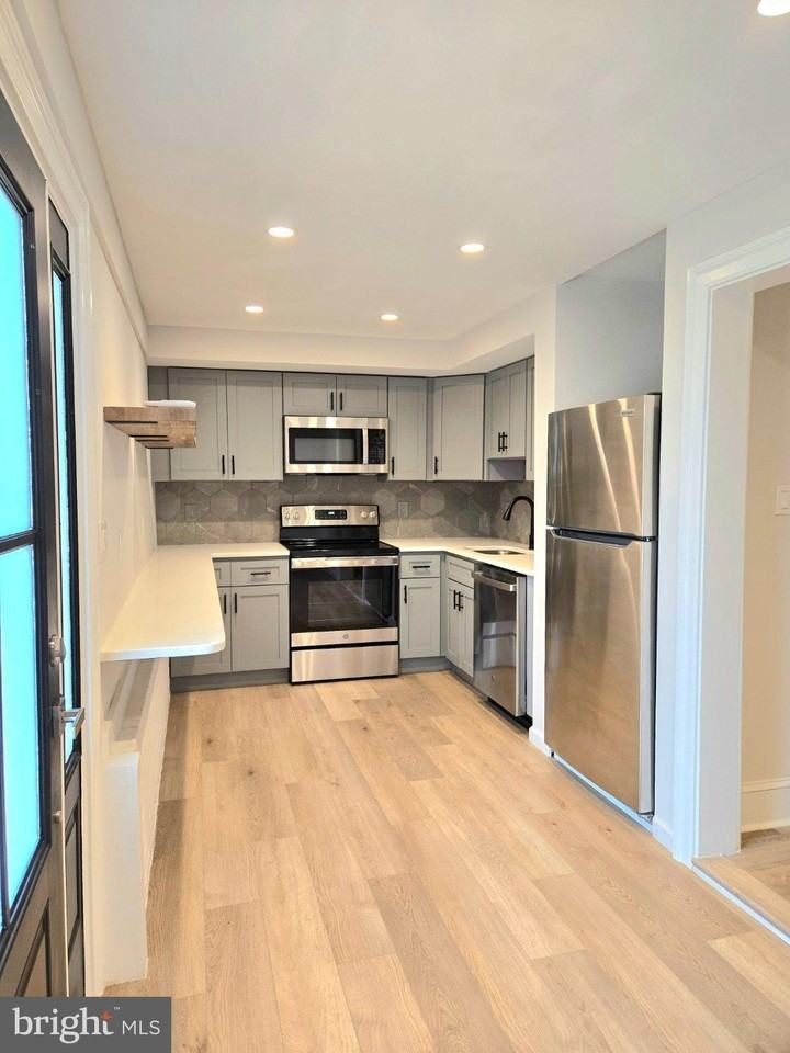 119 Chestnut St #1 - Photo 2 of 11