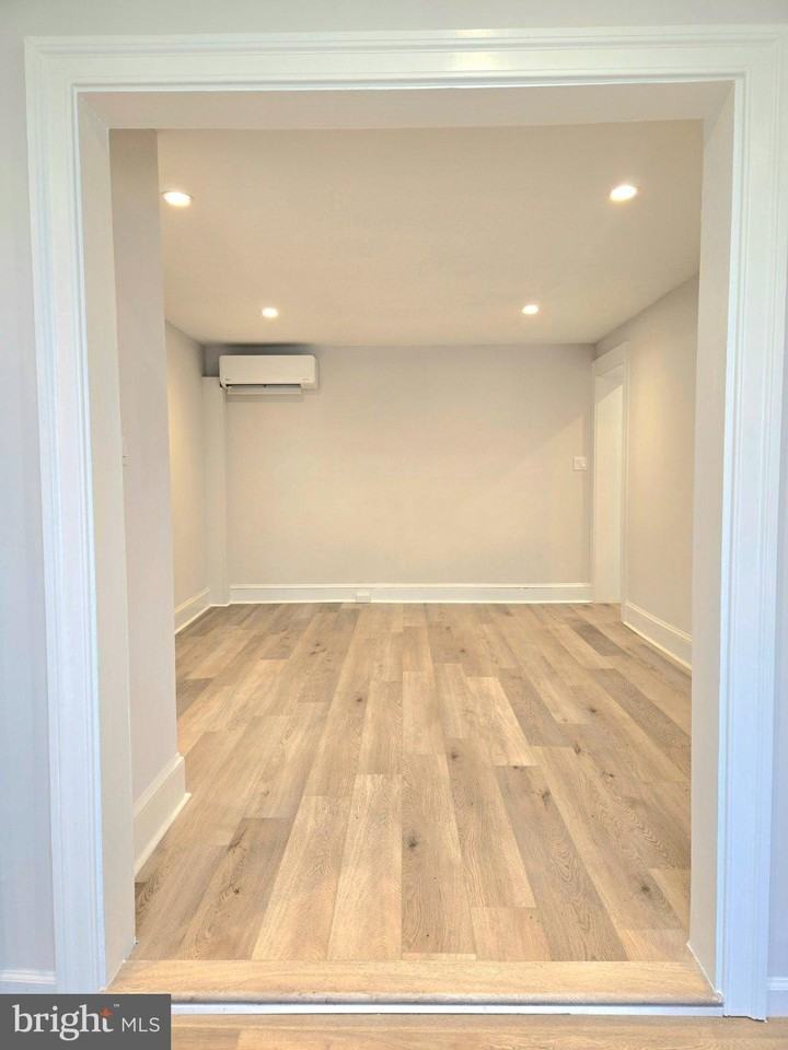 119 Chestnut St #1 - Photo 4 of 11