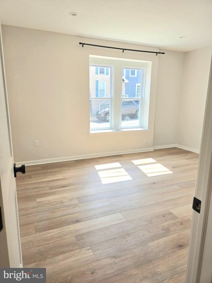 119 Chestnut St #1 - Photo 6 of 11
