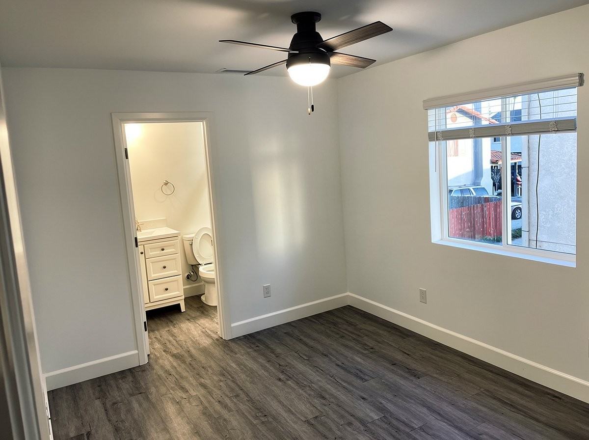 845 10th St #2 - Photo 3 of 11