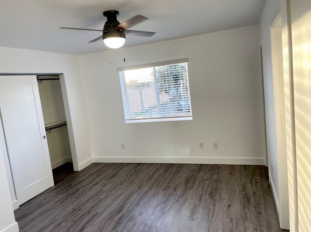 845 10th St #2 - Photo 5 of 11