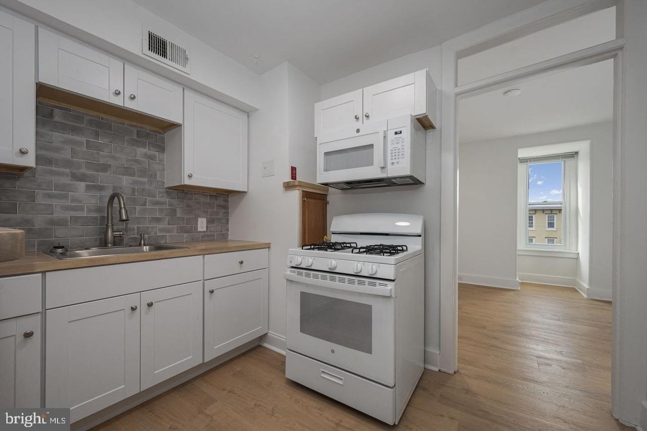 305 Main St #4 - Photo 2 of 20