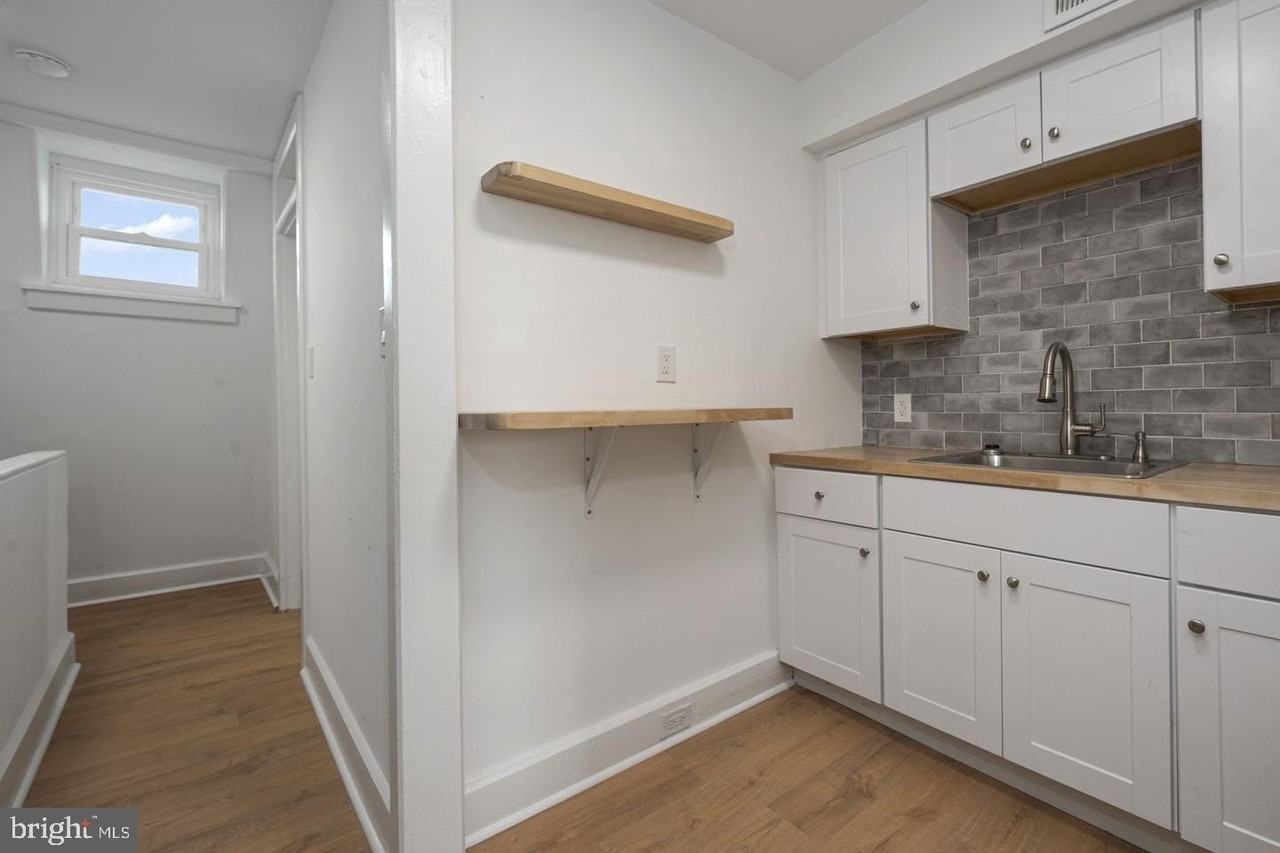 305 Main St #4 - Photo 3 of 20