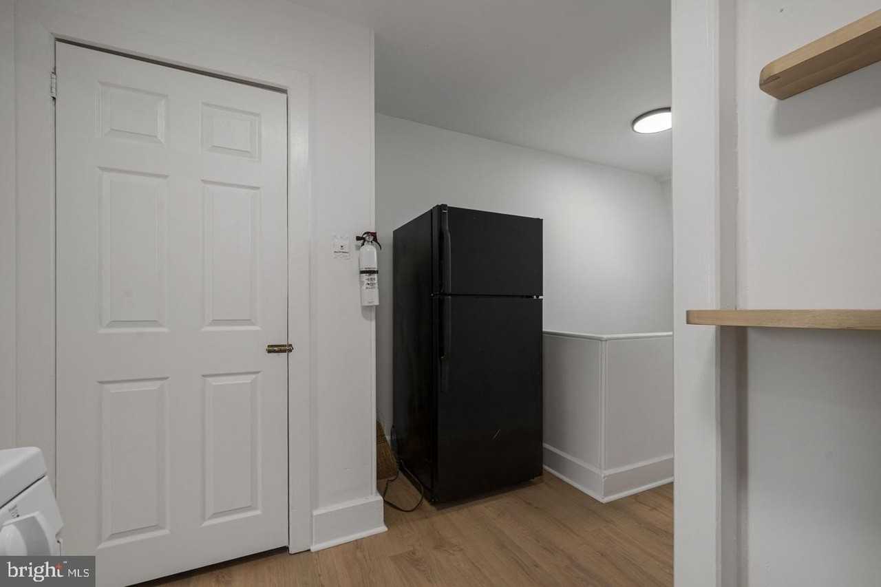305 Main St #4 - Photo 4 of 20
