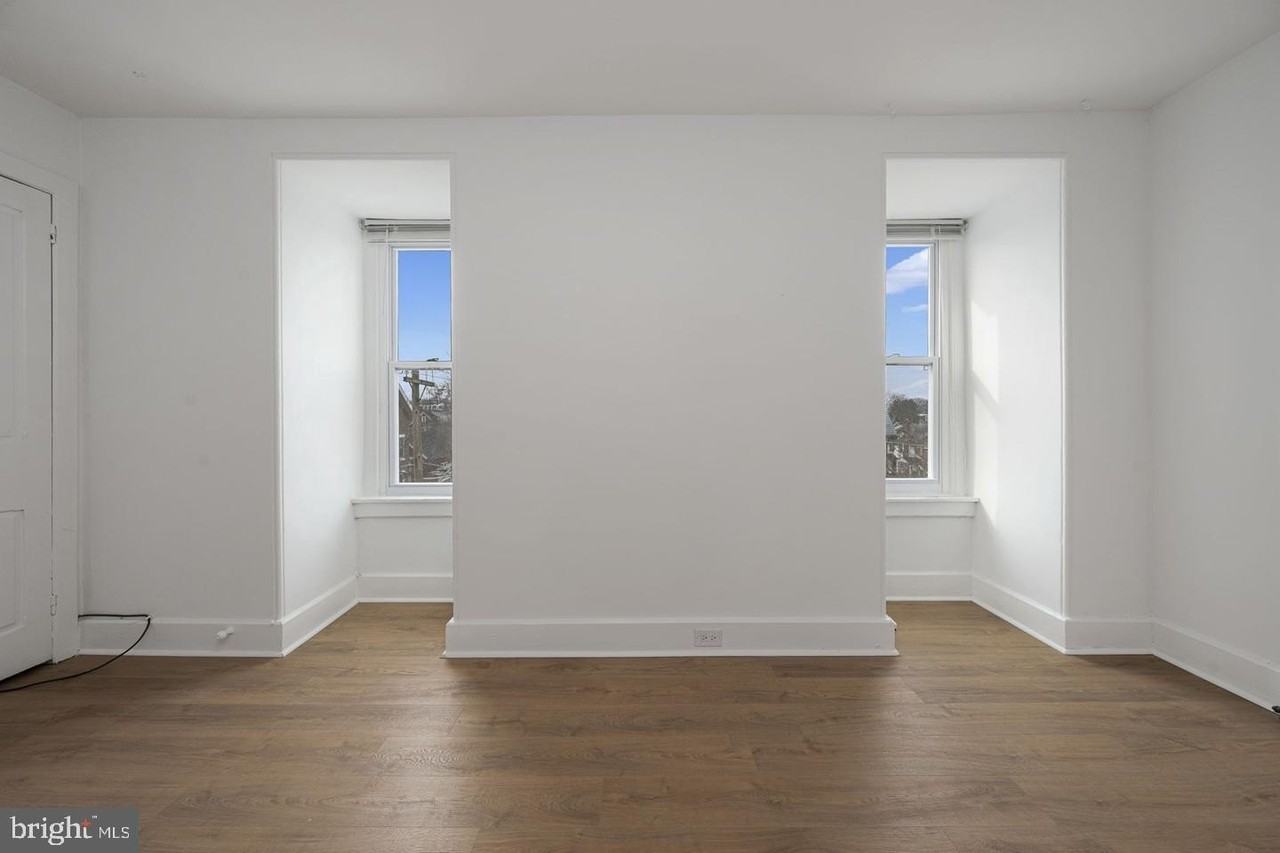 305 Main St #4 - Photo 5 of 20