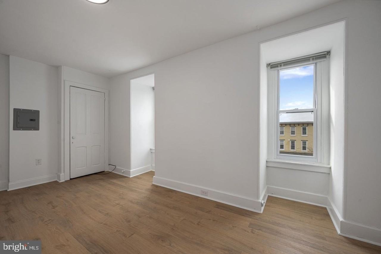 305 Main St #4 - Photo 6 of 20