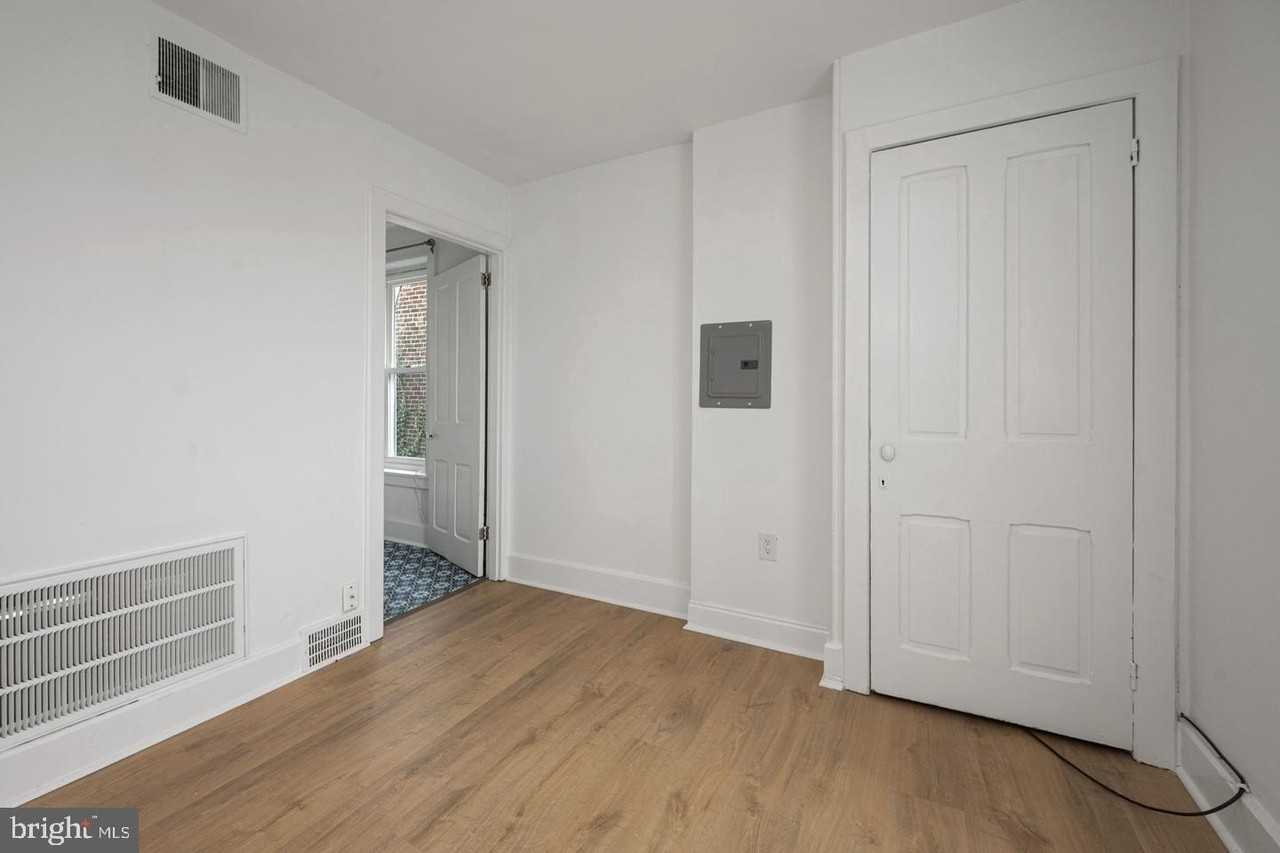 305 Main St #4 - Photo 7 of 20