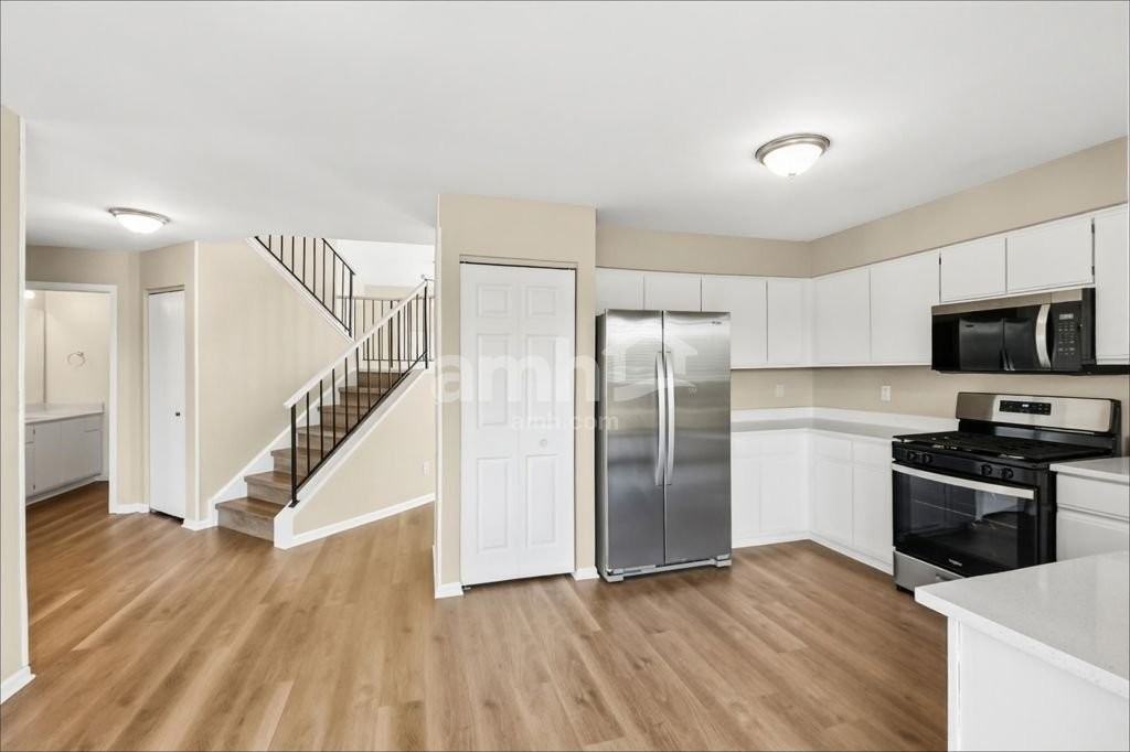 14235 S Hillsdale Ct - Photo 3 of 13
